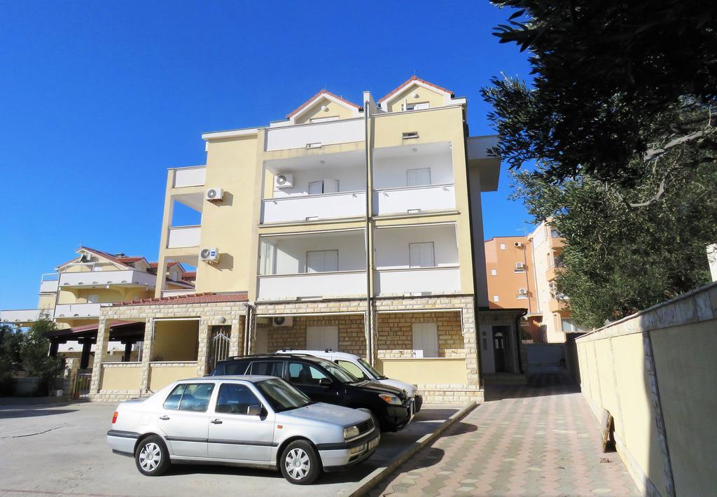 Apartments Party Novalja Luaran gambar