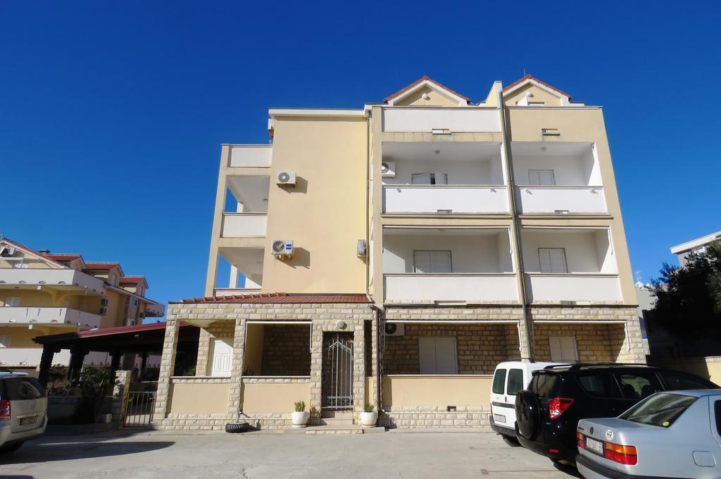 Apartments Party Novalja Luaran gambar