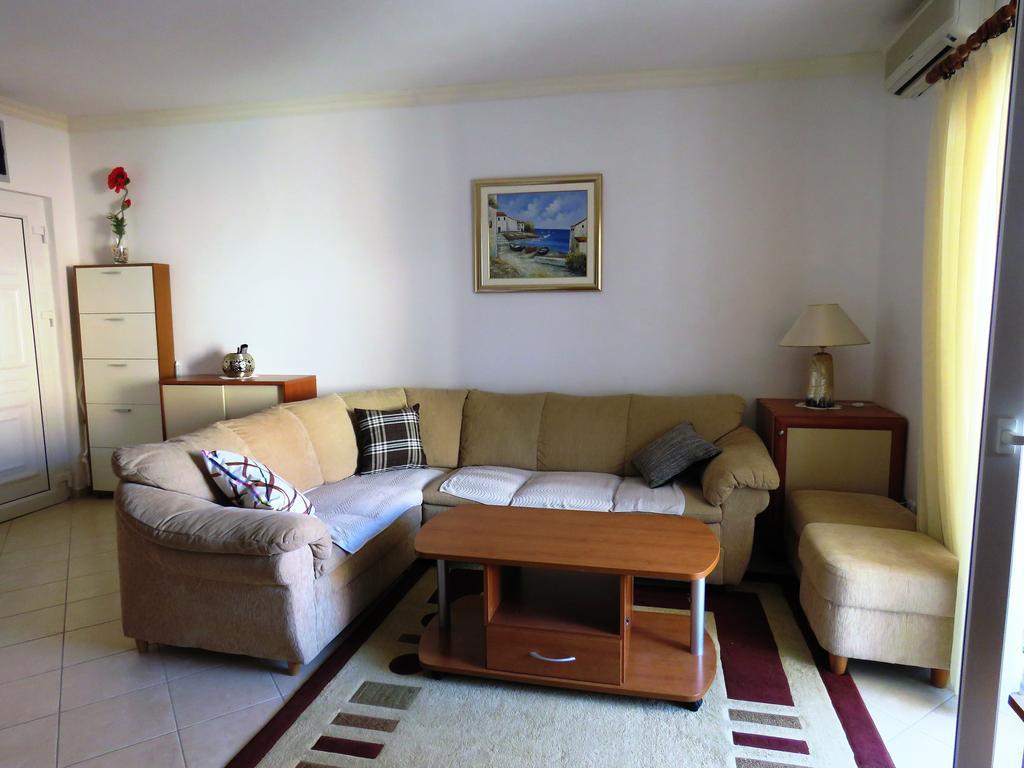 Apartments Party Novalja Luaran gambar