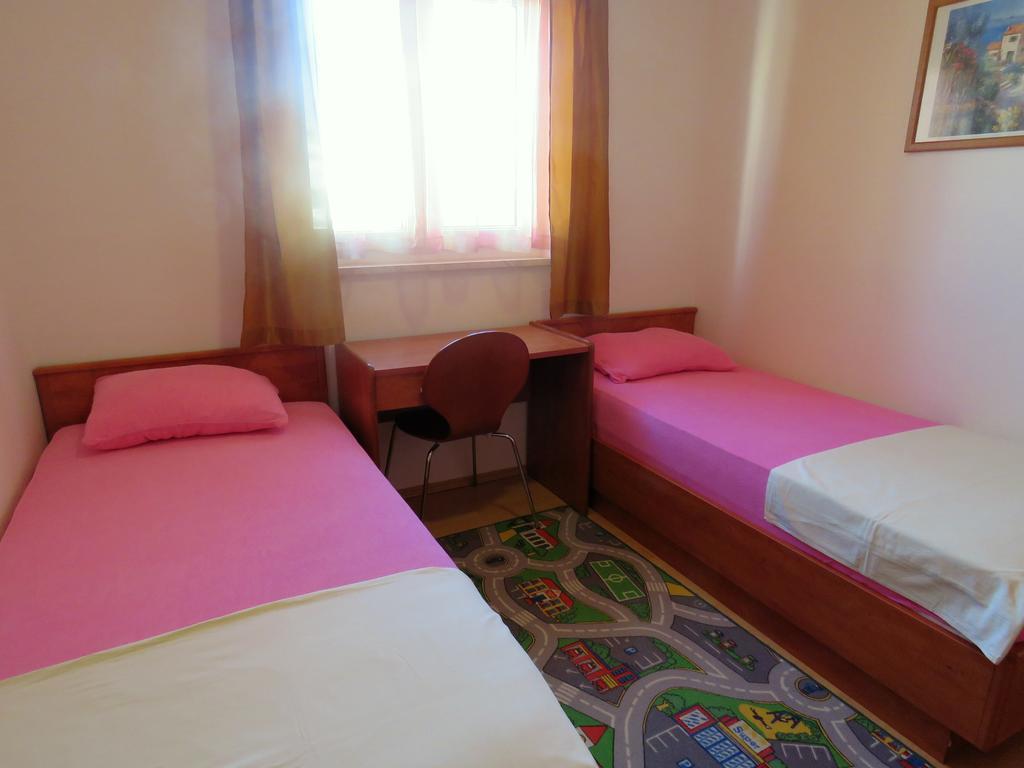 Apartments Party Novalja Luaran gambar